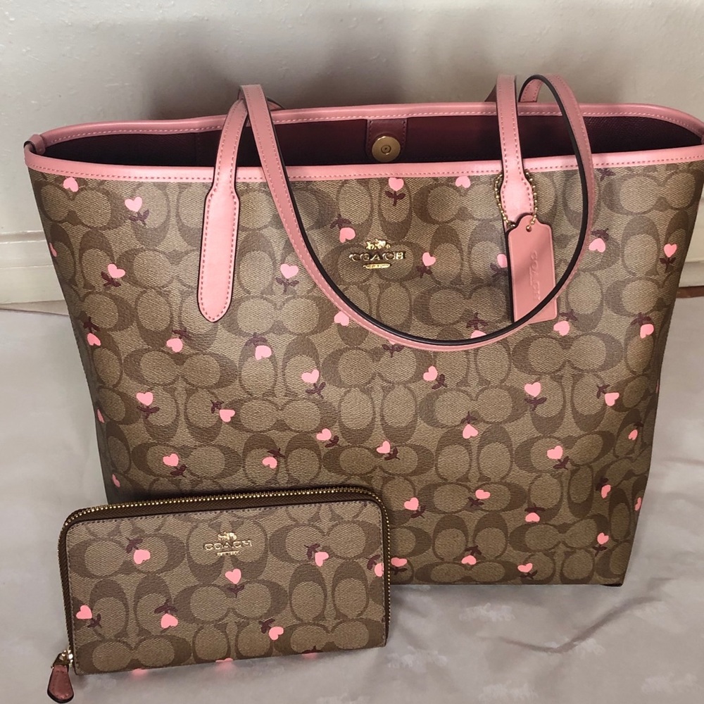 COACH Zip Wallet & City Tote In Sig Canvas